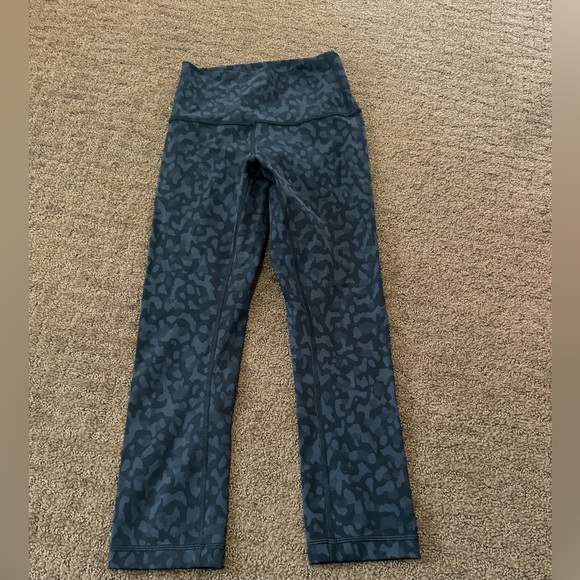 Lululemon wunder under crop high rise full on Luxtreme 21” size 2 camo deep coal - Picture 1 of 3